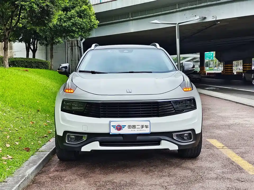 Lynk & Co 01