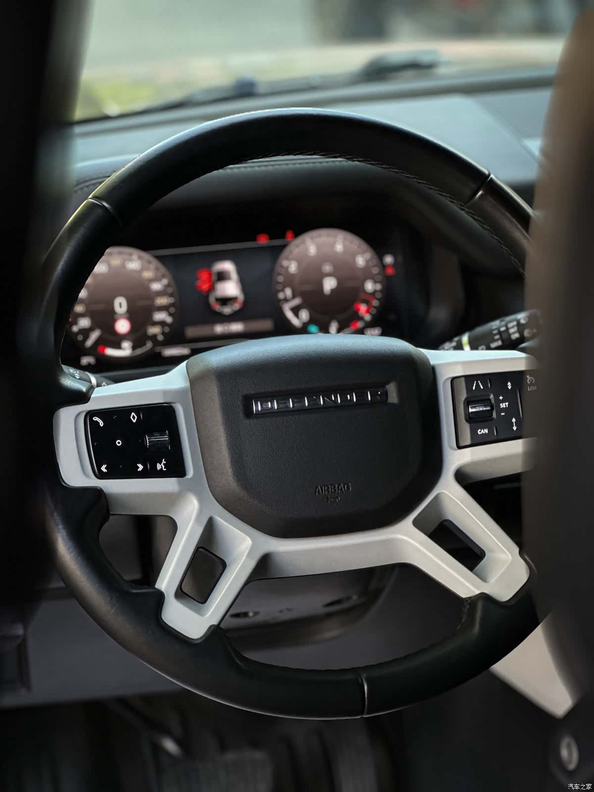 Land Rover Defender, 2023 4