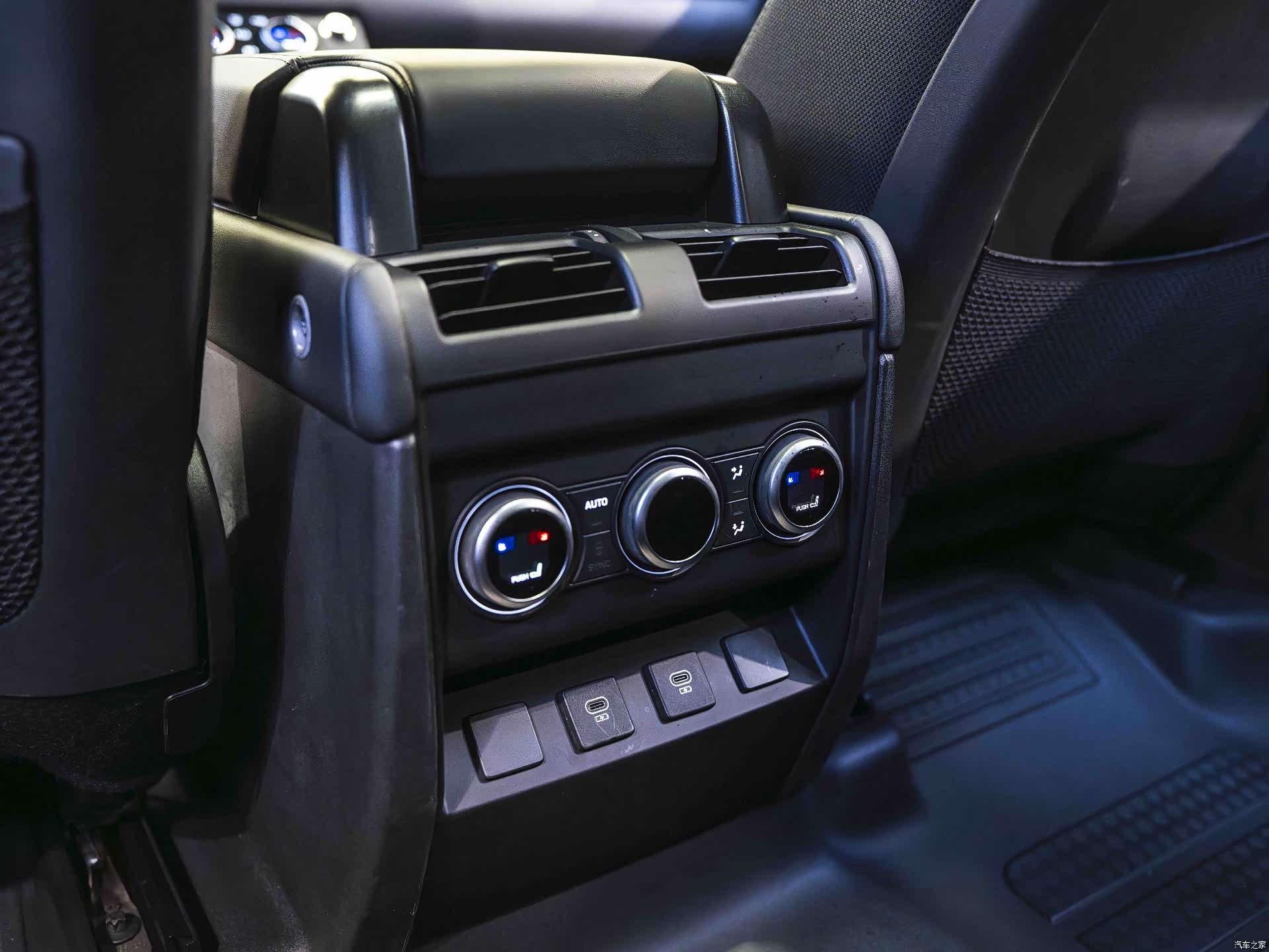 Land Rover Defender, 2025 26