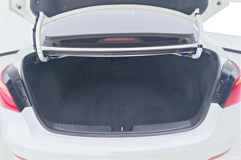 Hyundai GLS, 2016 4
