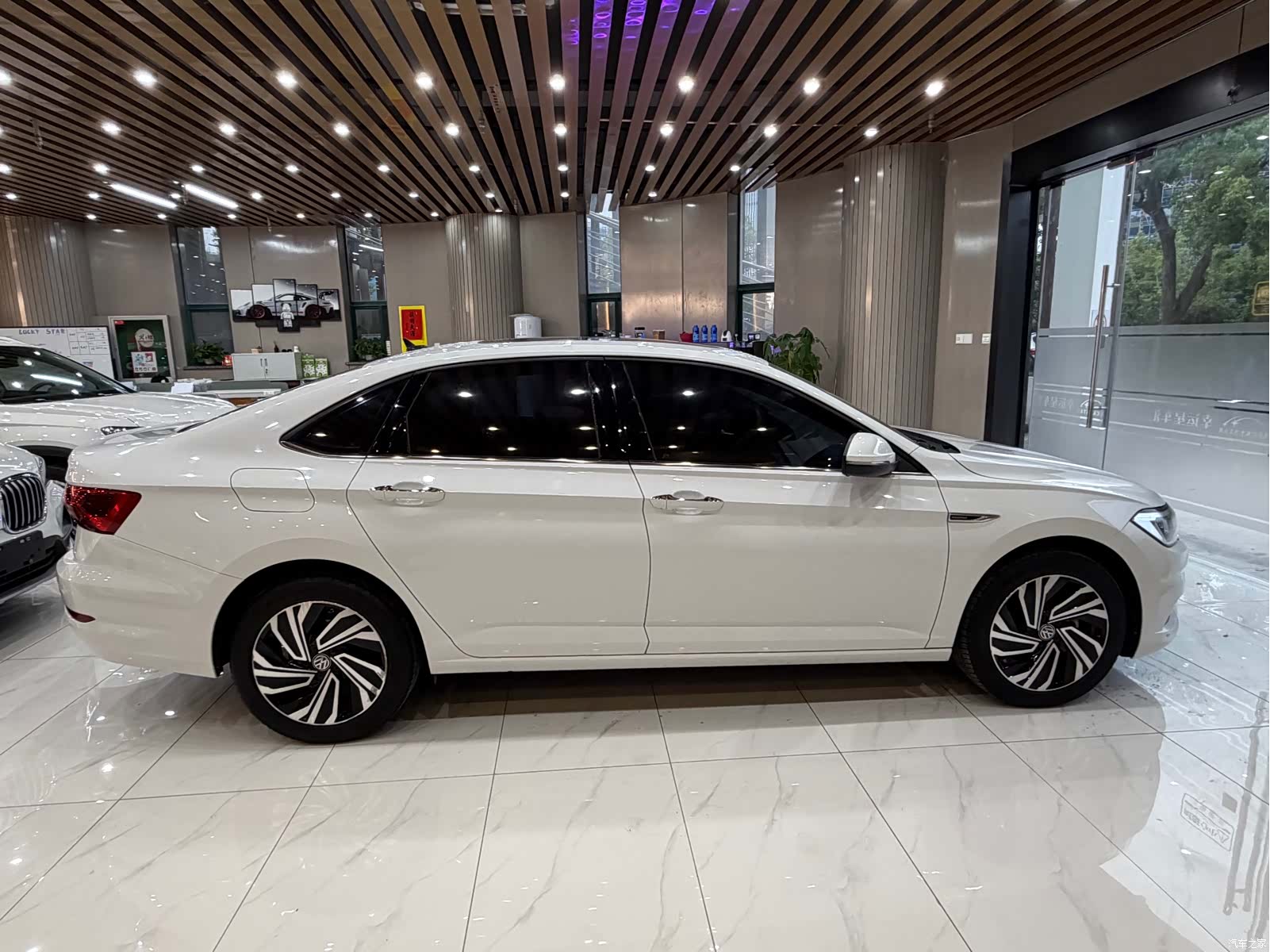 Volkswagen Sagitar, 2021 8