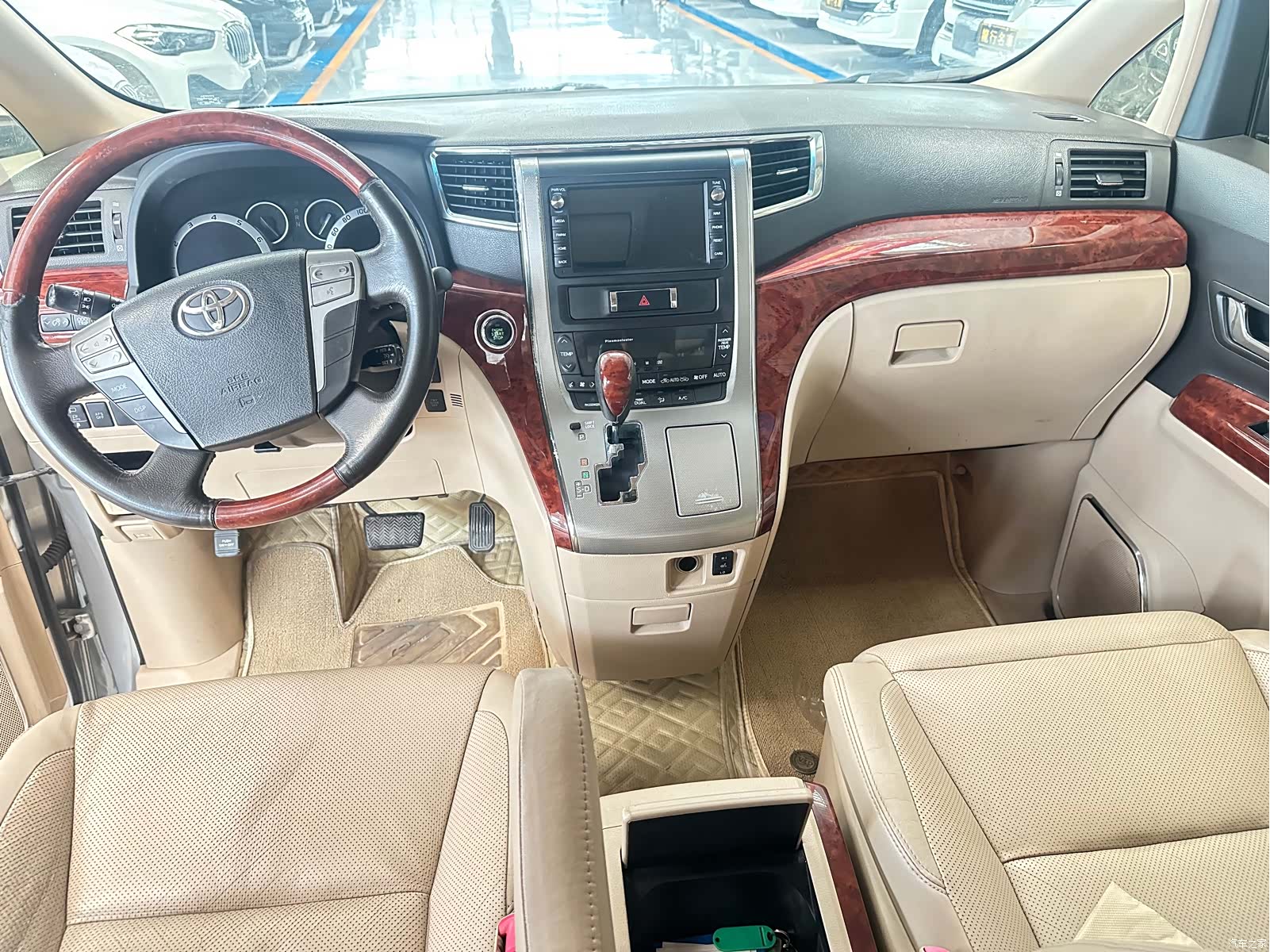 Toyota Alphard, 2011 8