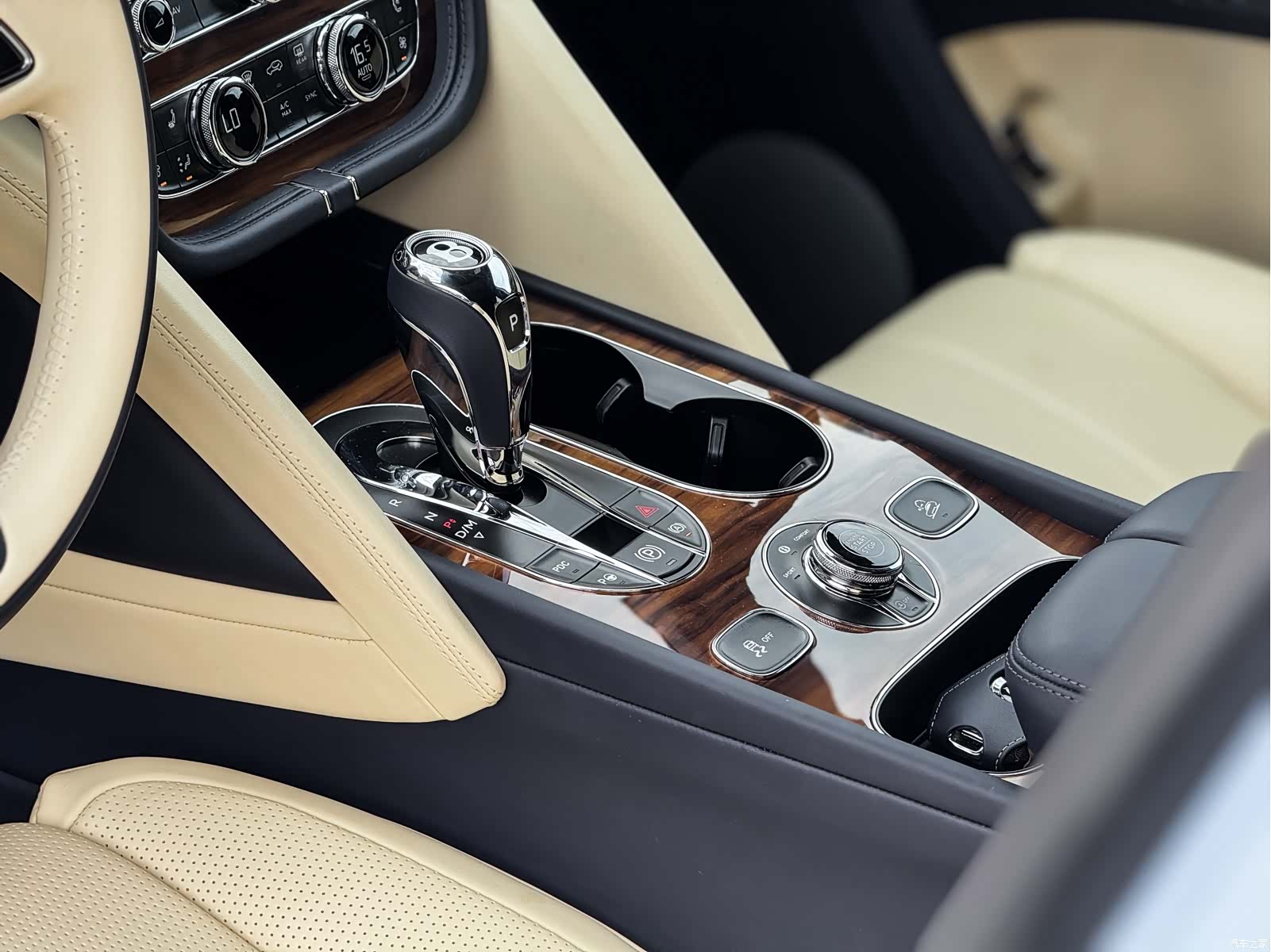 Bentley Bentayga, 2021 6