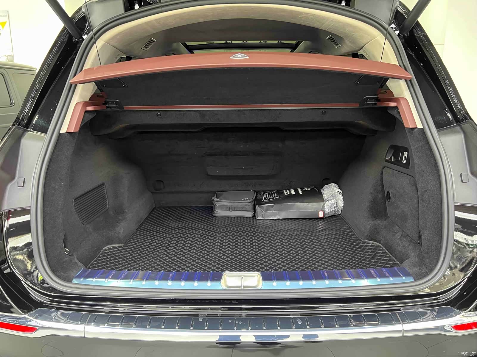 Maybach GLS, 2023 15