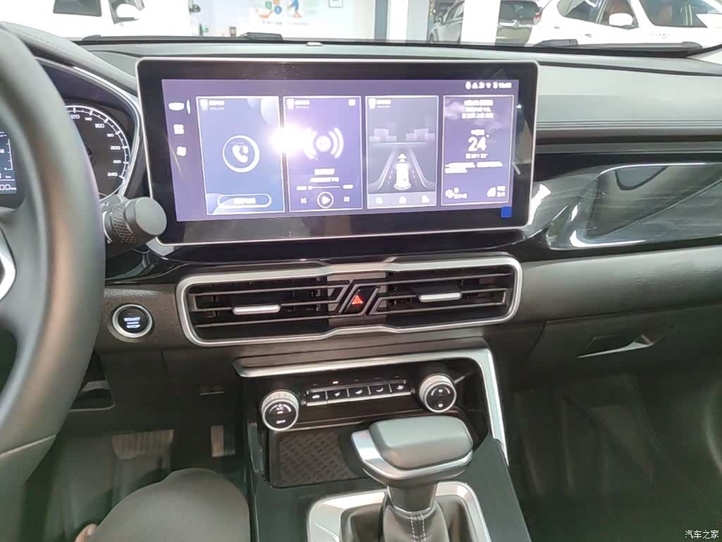 Geely Coolray, 2025 13