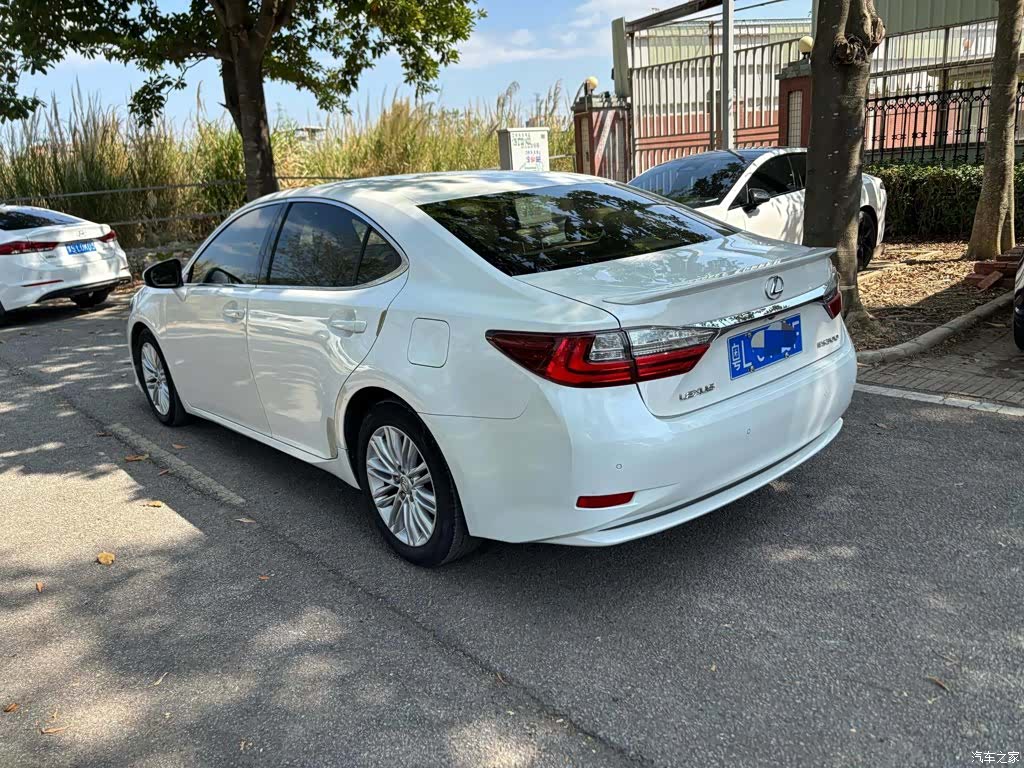 Lexus ES, 2015 11