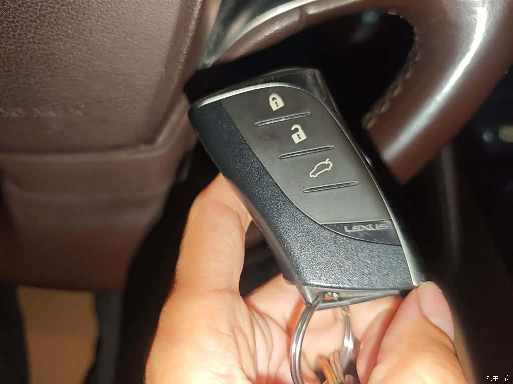 Lexus ES, 2019 12