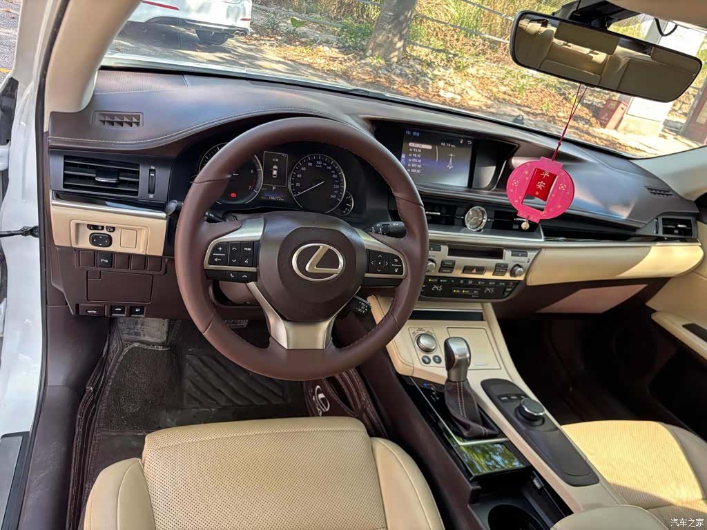 Lexus ES, 2015 7