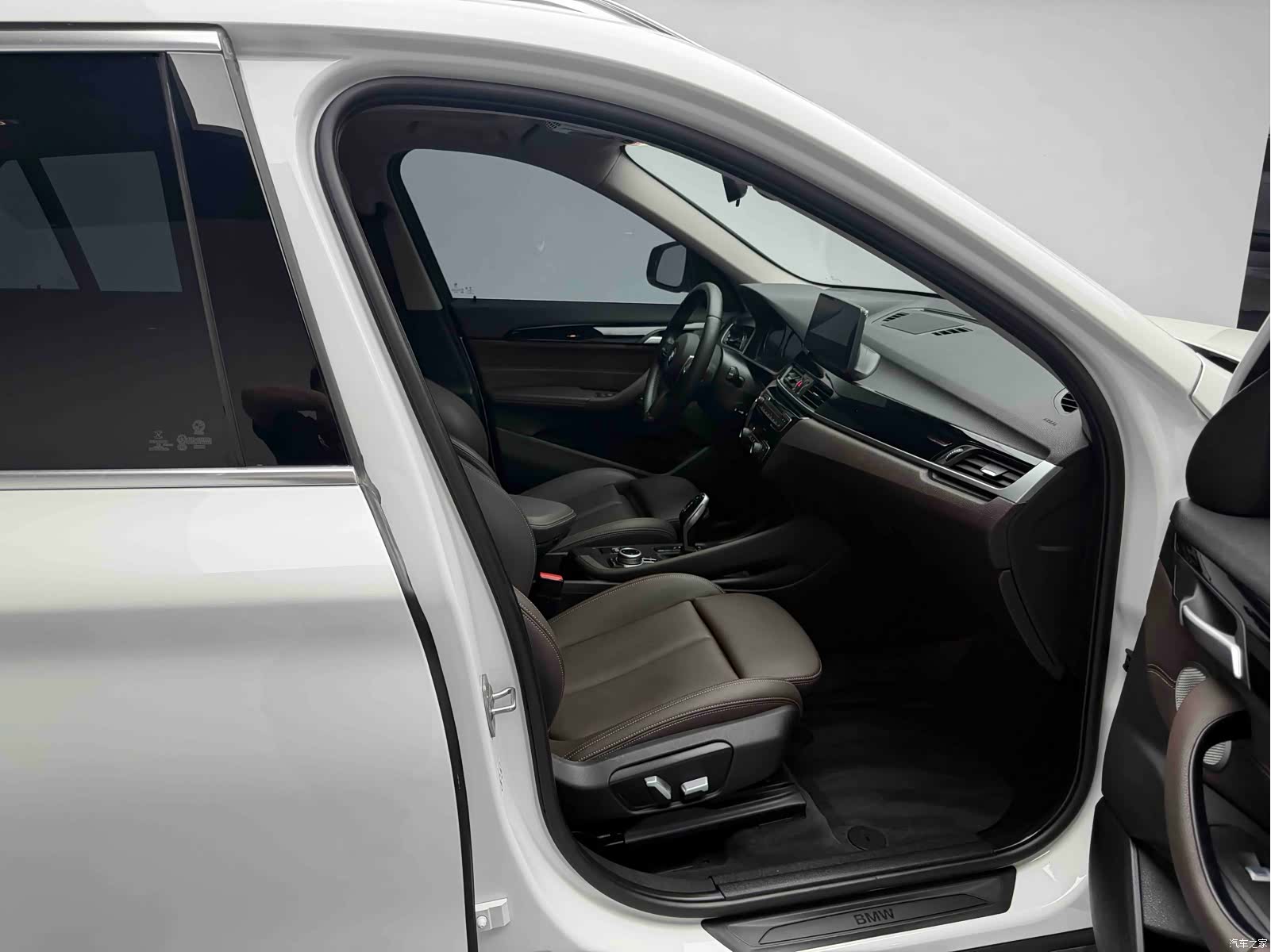 BMW X1, 2022 все фото