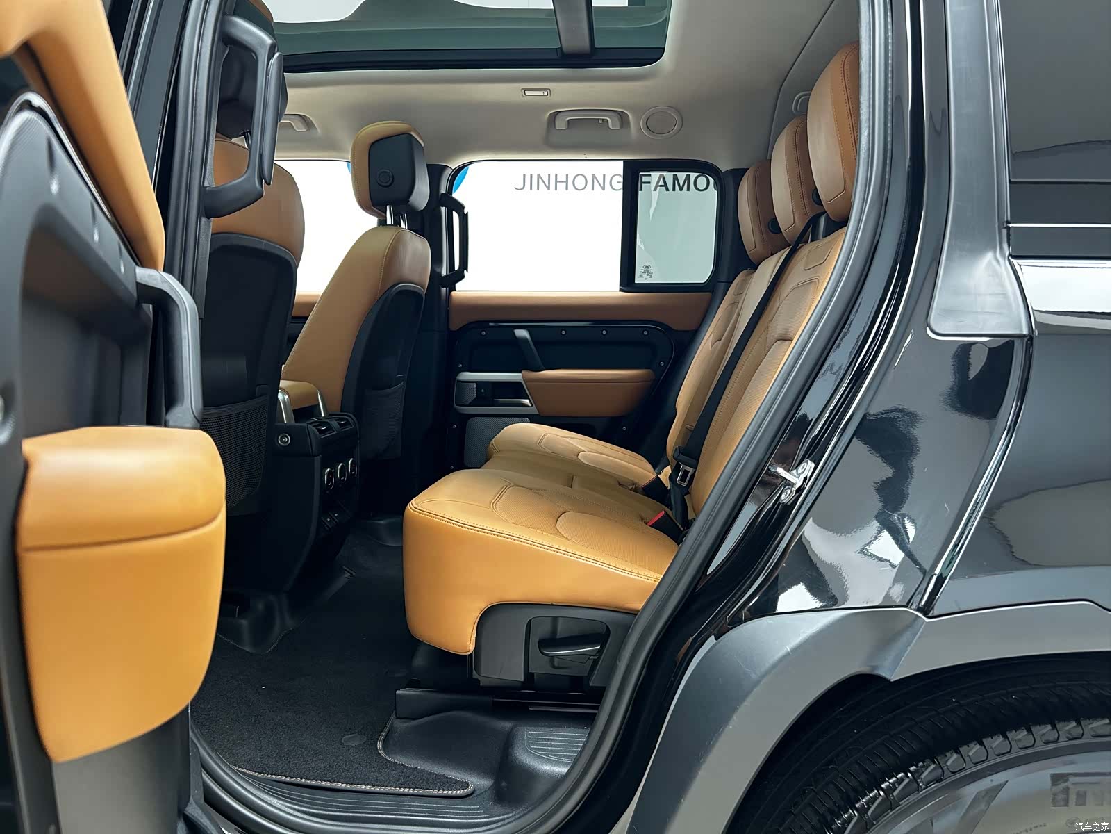 Land Rover Defender, 2024 13