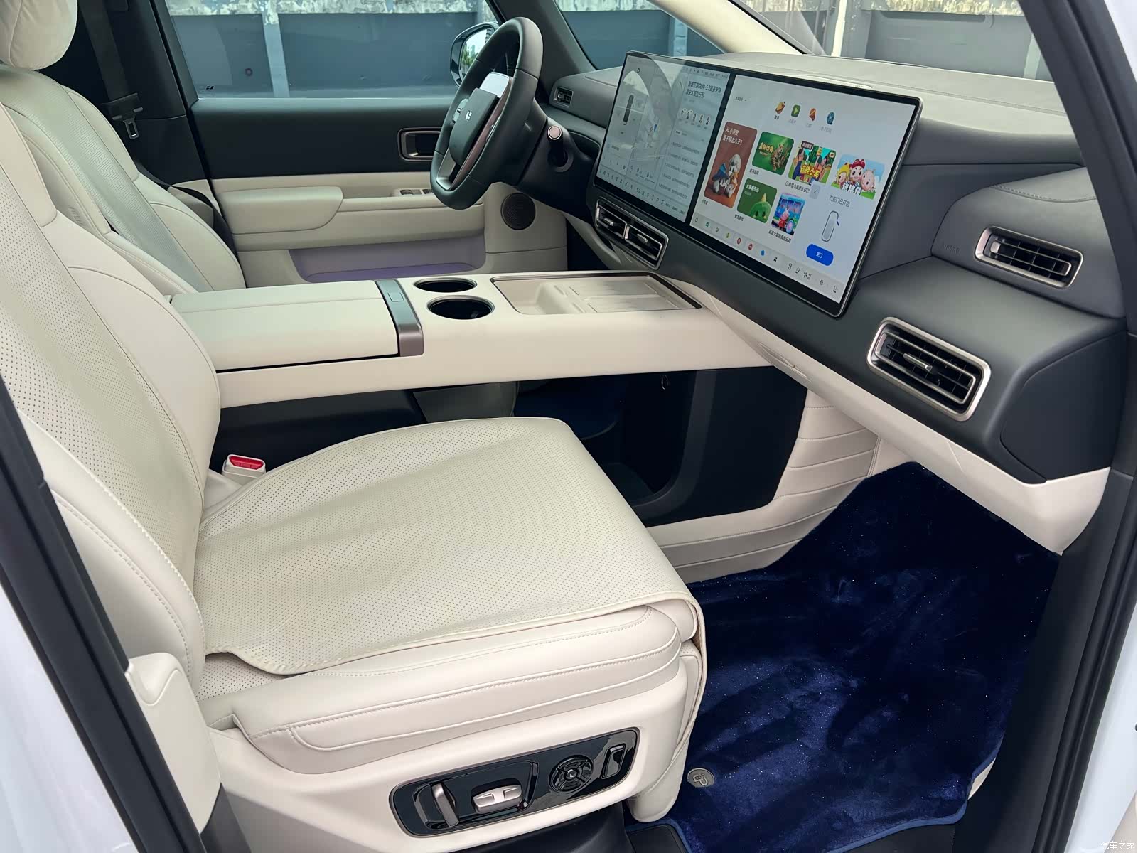 Li Auto MEGA, 2025 11