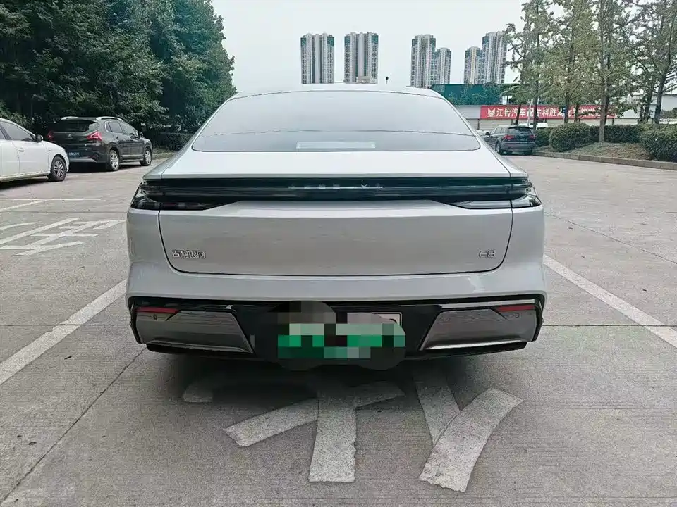 Geely Galaxy Galaxy E8