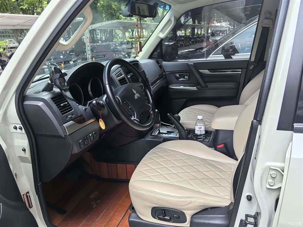 Mitsubishi Pajero, 2025 2