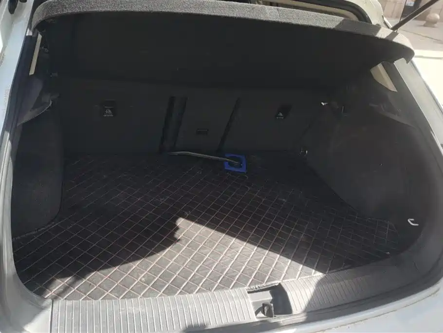 Volkswagen T-ROC exploring Songs