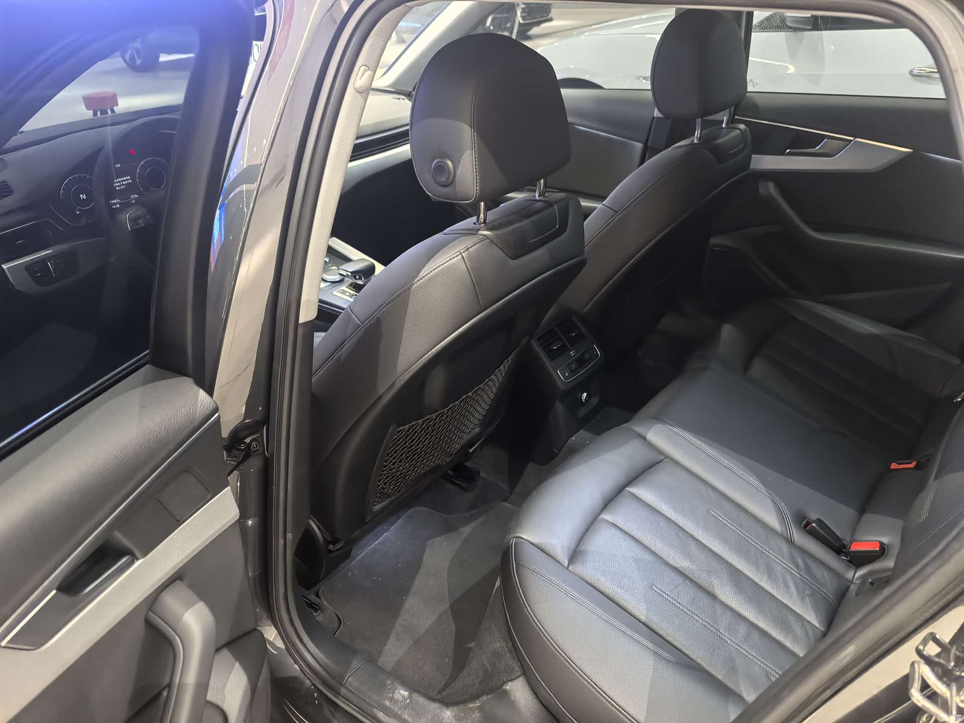 Audi A4, 2020 8