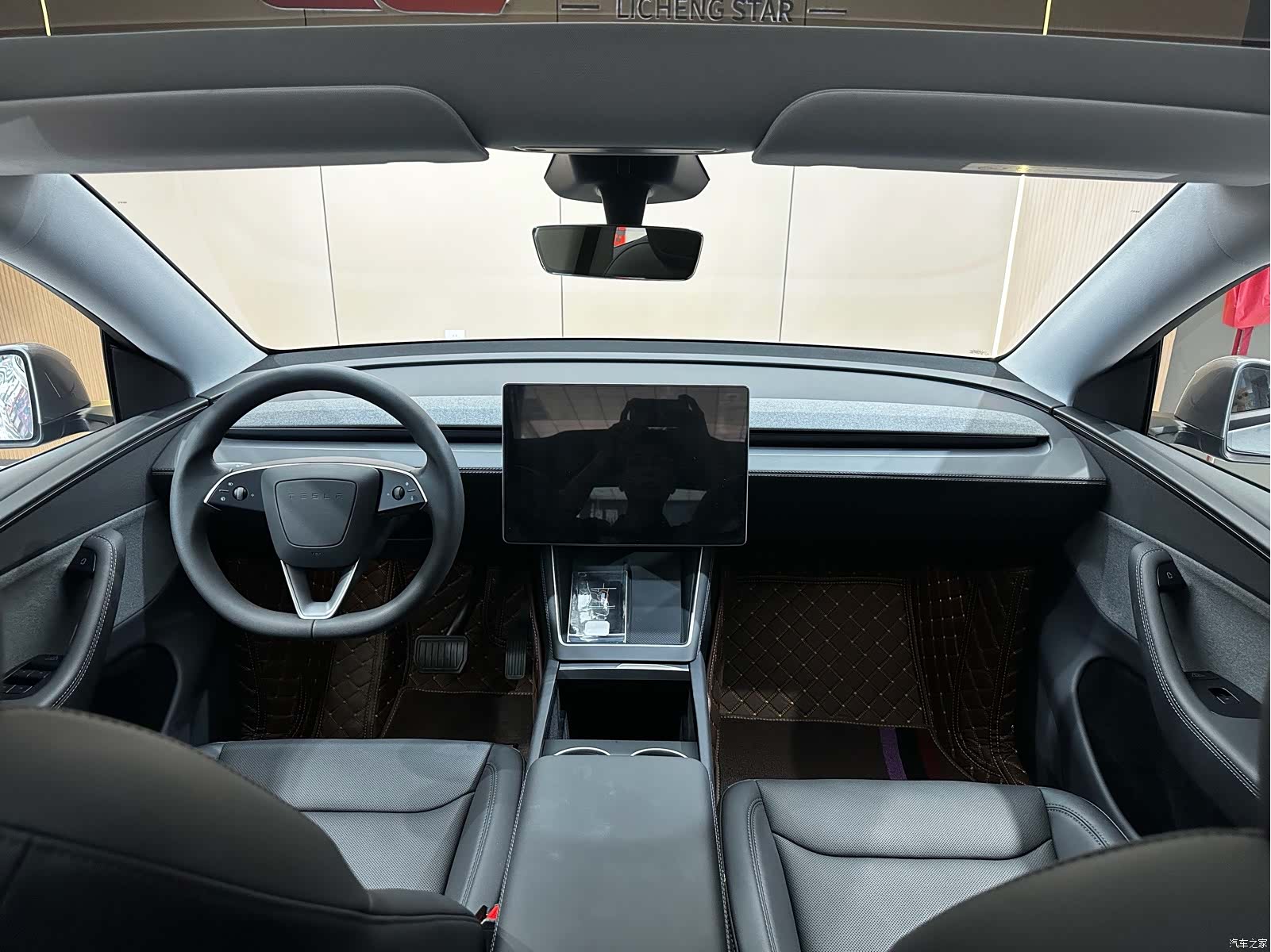 Tesla Model Y, 2025 7