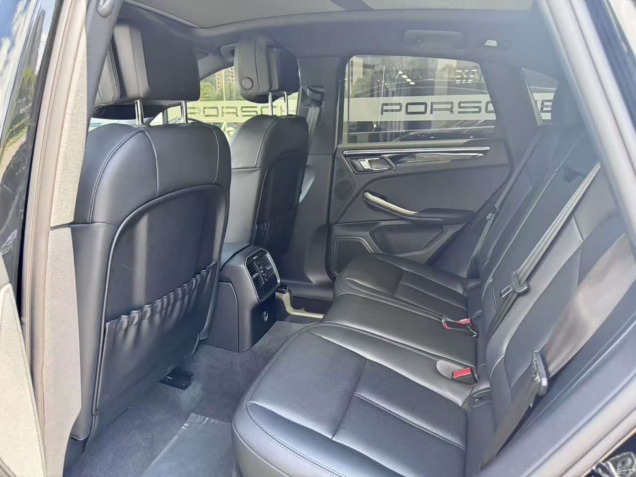 Porsche Macan, 2023 все фото