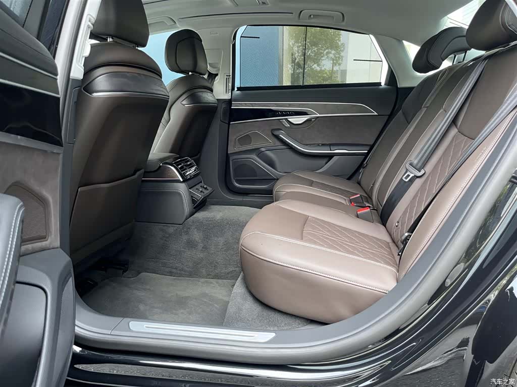 Audi A8L, 2025 8