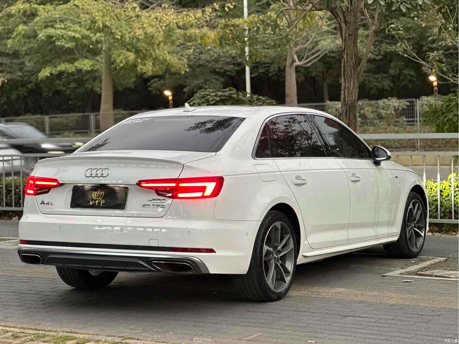 Audi A4L, 2019 7