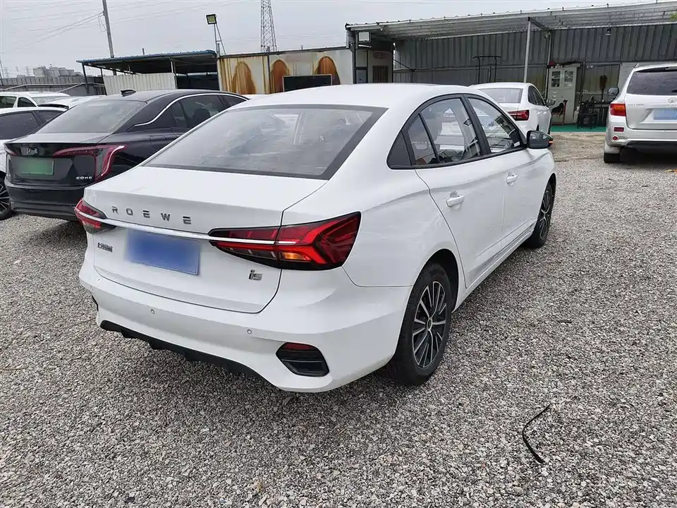 Roewe i5