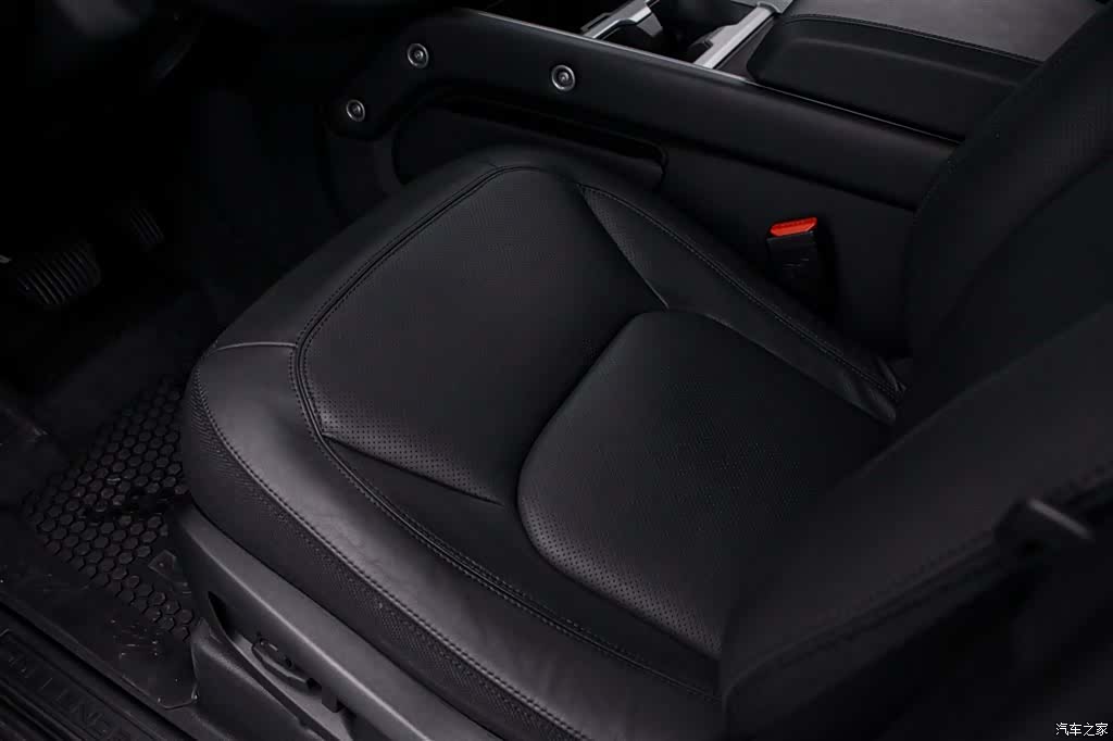 Land Rover Defender, 2026 13