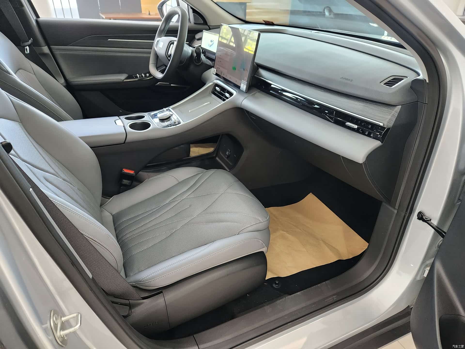Geely Galaxy L6, 2025 10