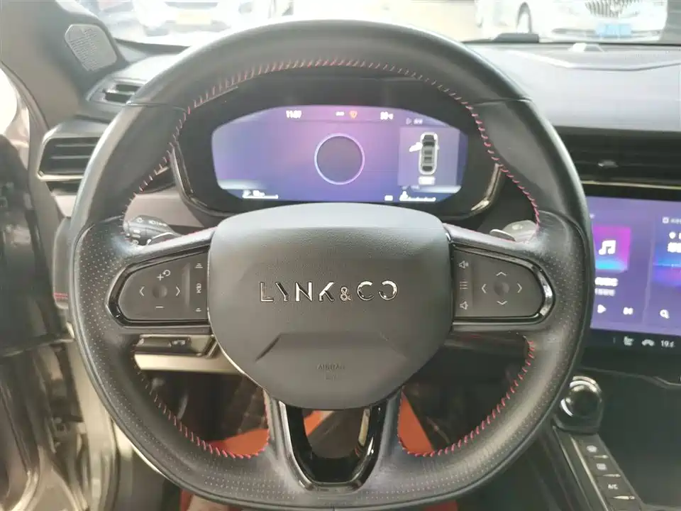 Lynk & Co 05