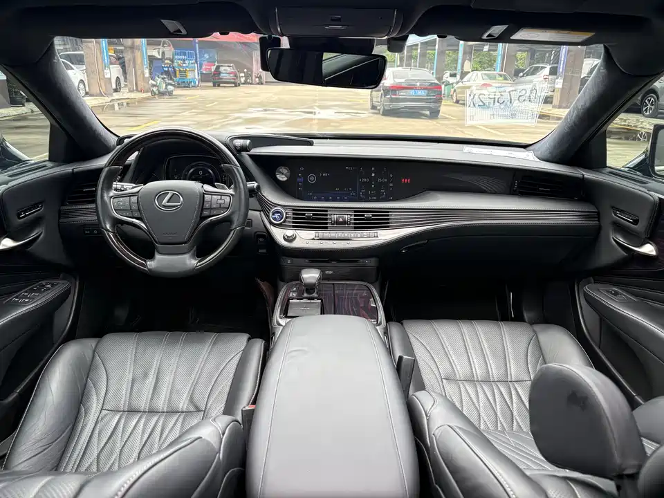Lexus LS