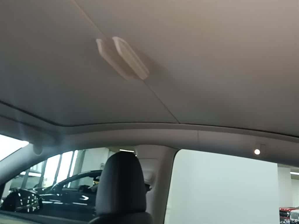 Tesla Model Y, 2023 18