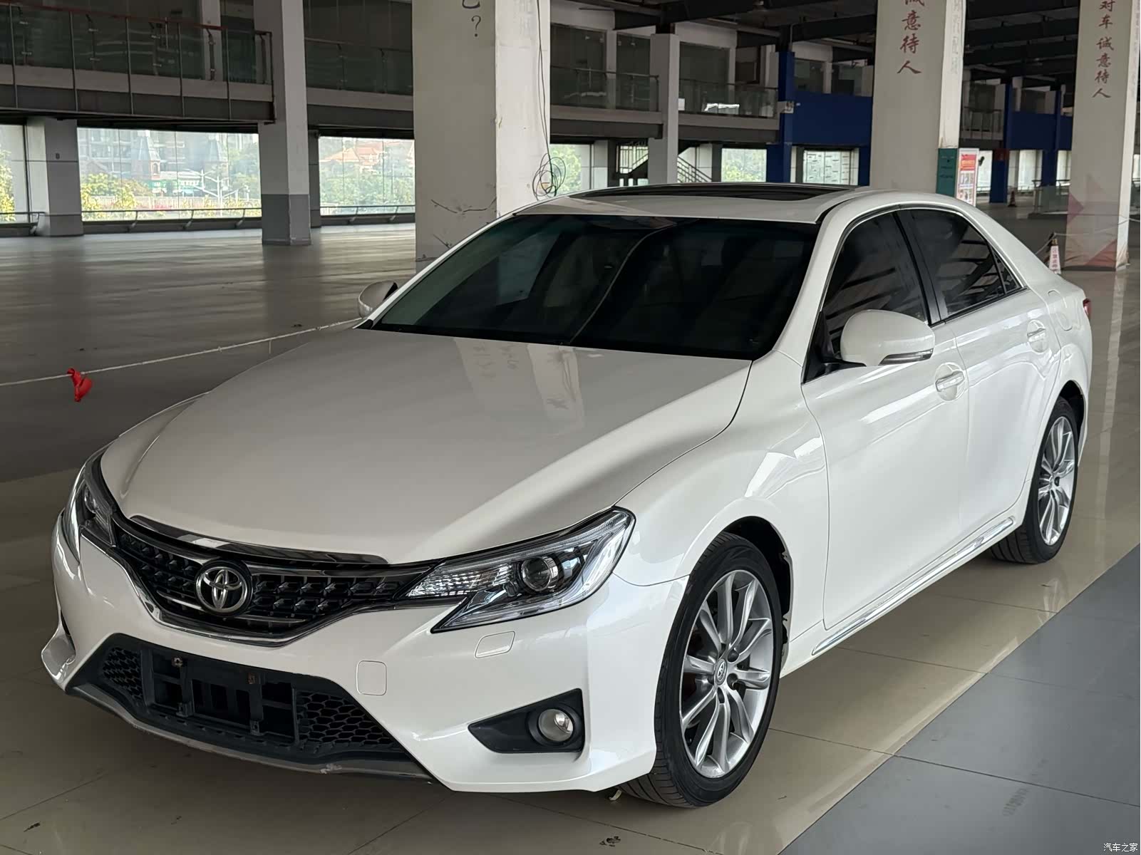 Toyota 2.5V, 2015 1