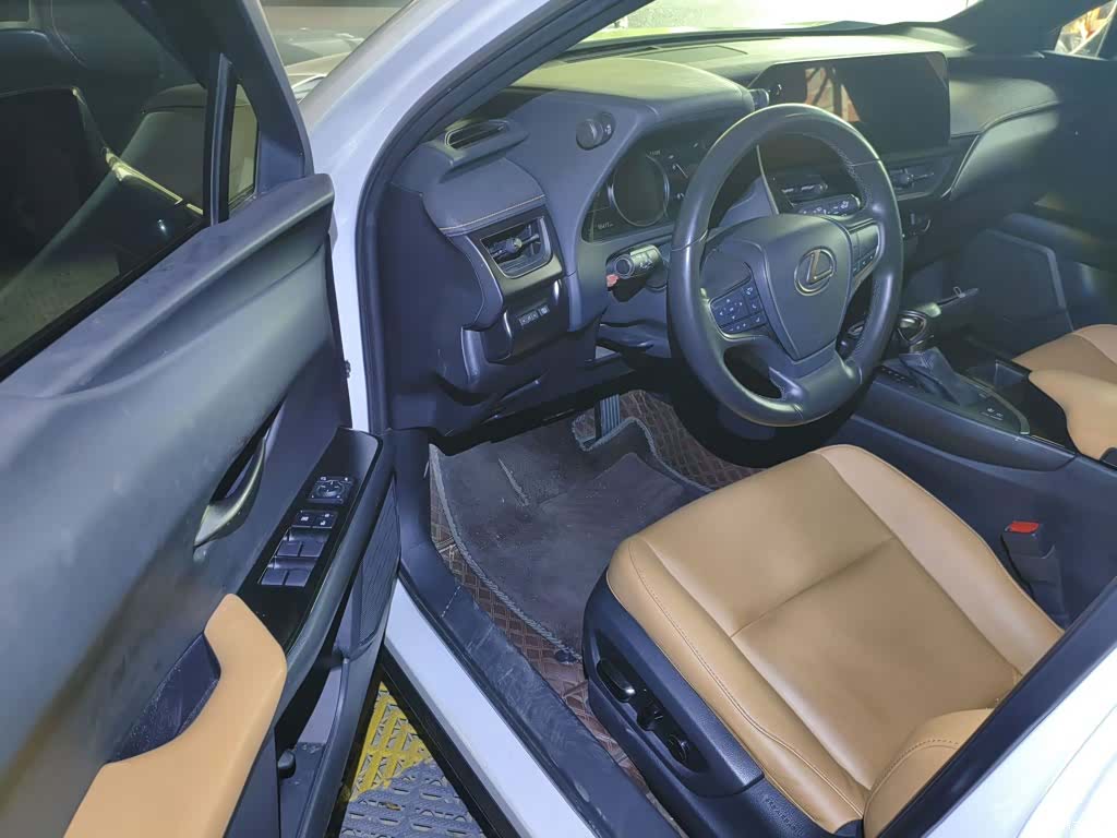 Lexus UX, 2022 16