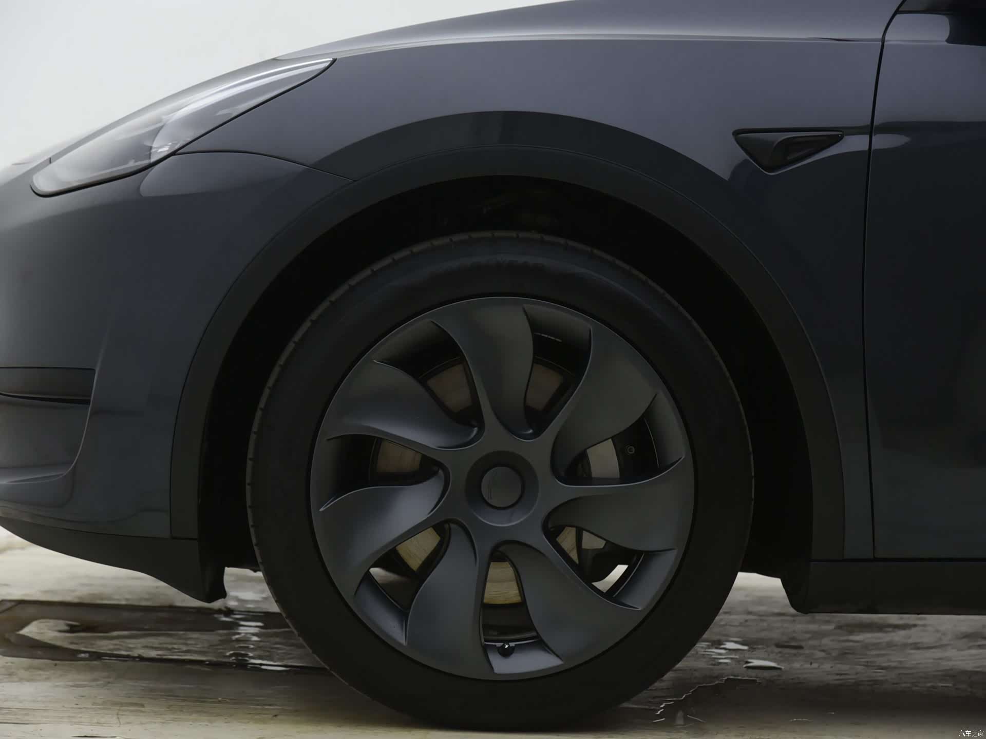 Tesla Model Y, 2024 11