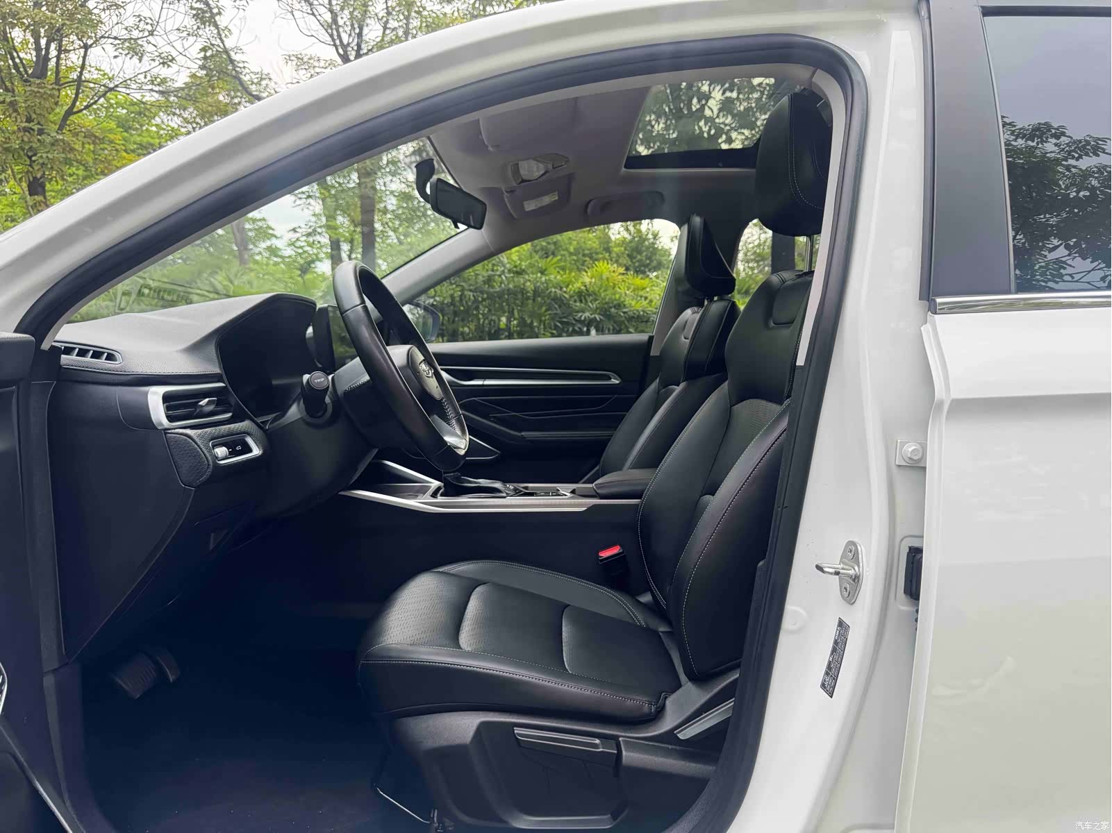 Geely Emgrand, 2022 9