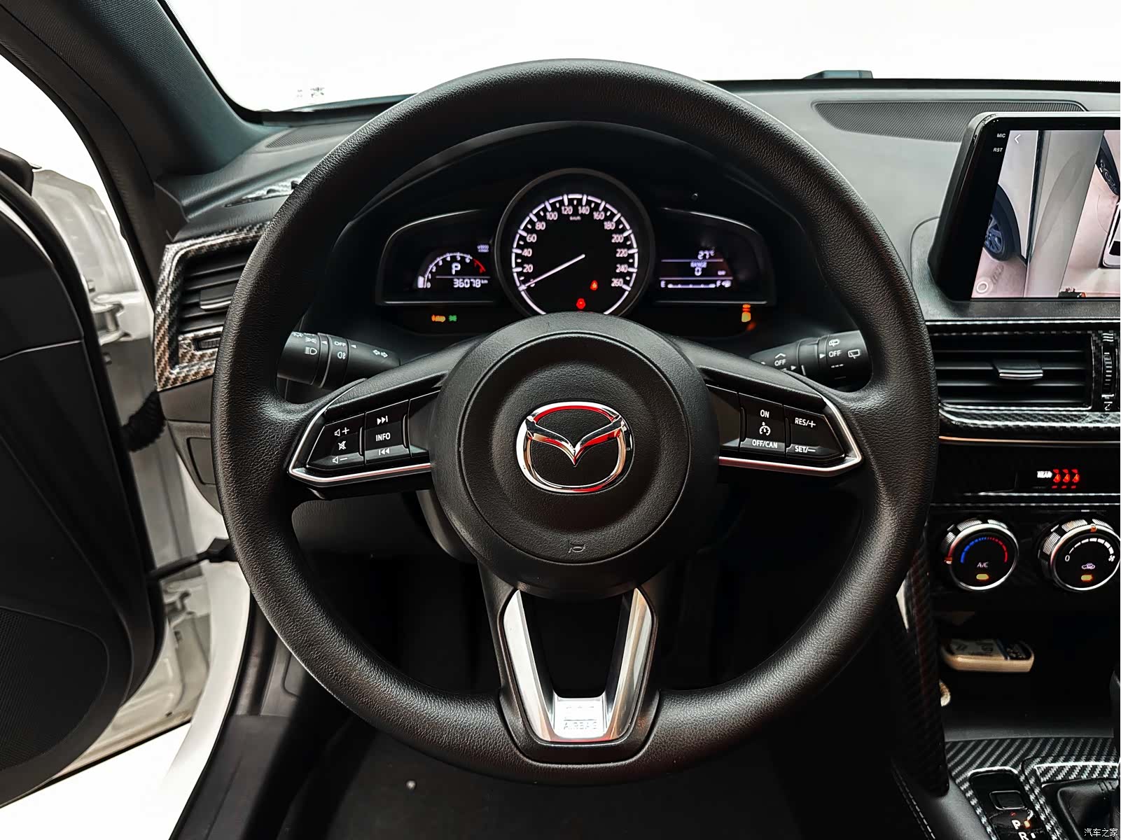 Mazda CX-4, 2023 18