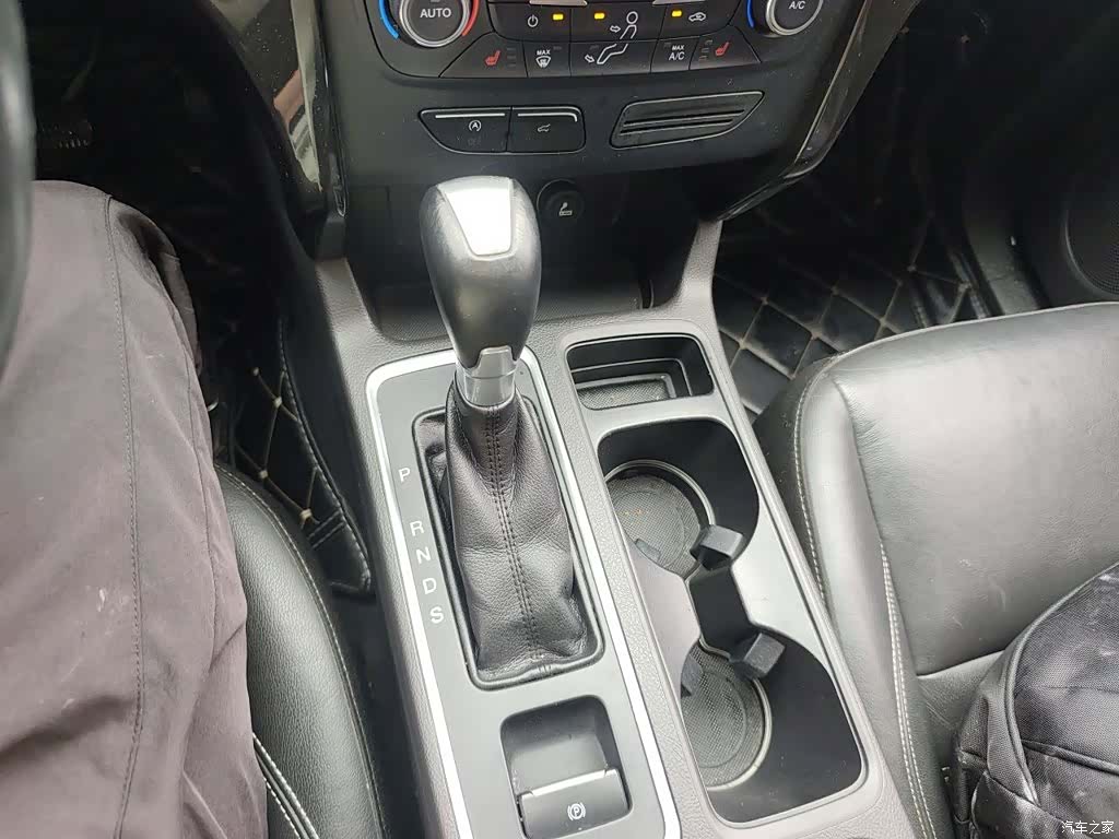 Ford Kuga, 2017 10