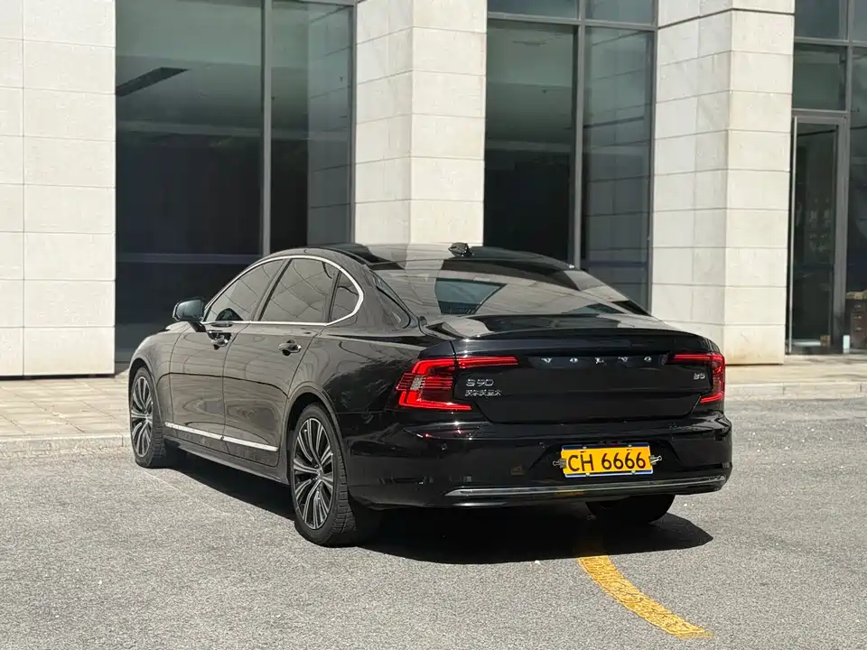 Volvo S90
