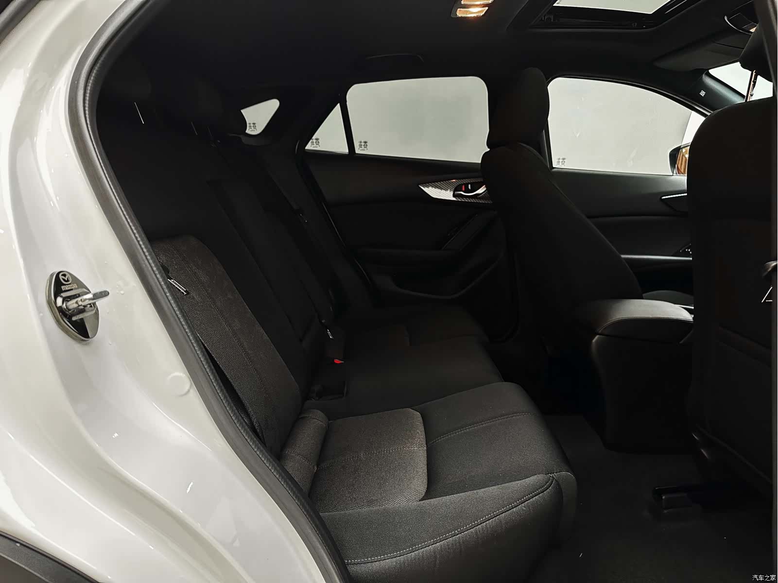Mazda CX-4, 2023 14