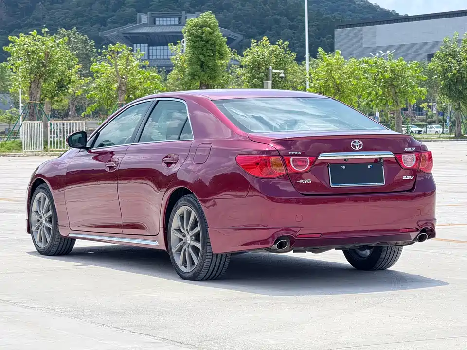 Toyota Reiz