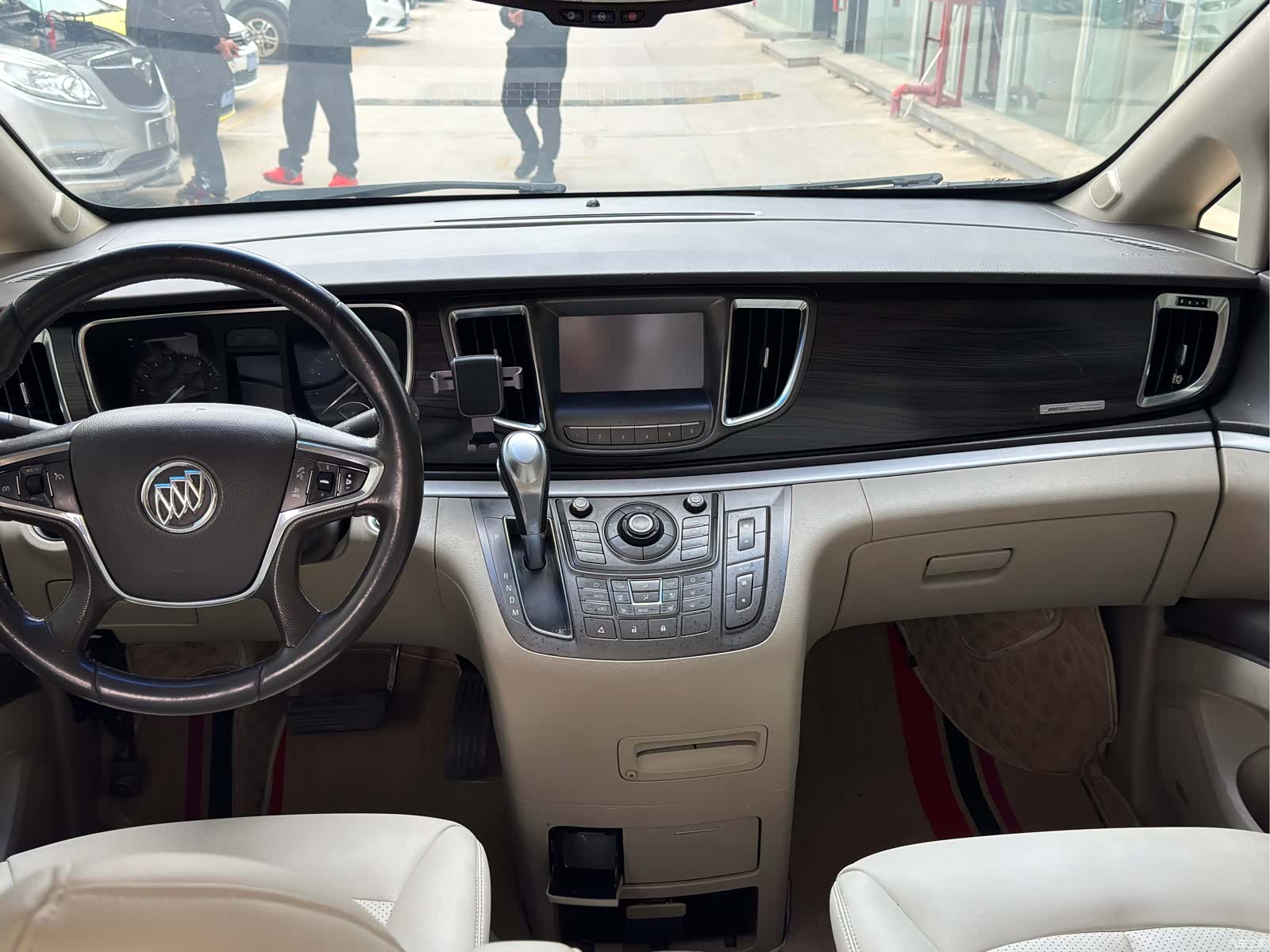 Buick GL8, 2013 6