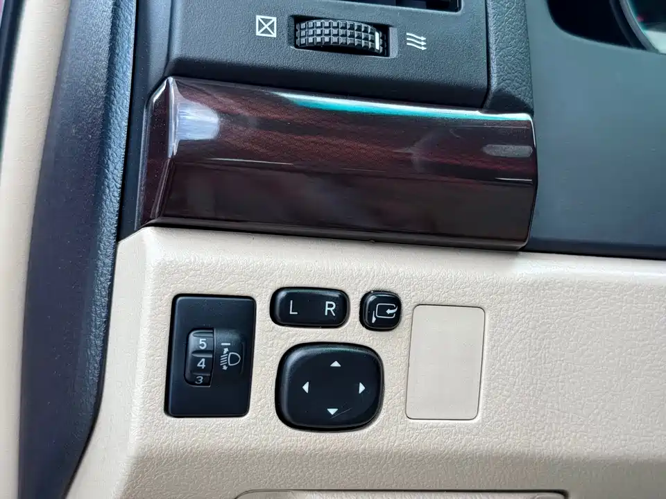 Toyota Reiz