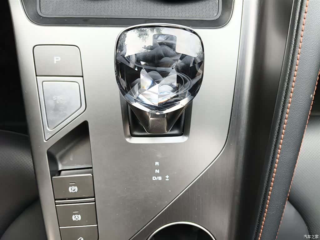 Roewe RX5, 2022 14