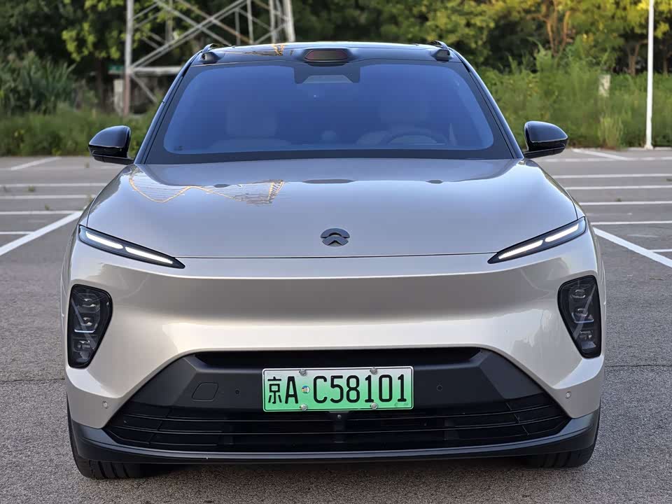 NIO ES8