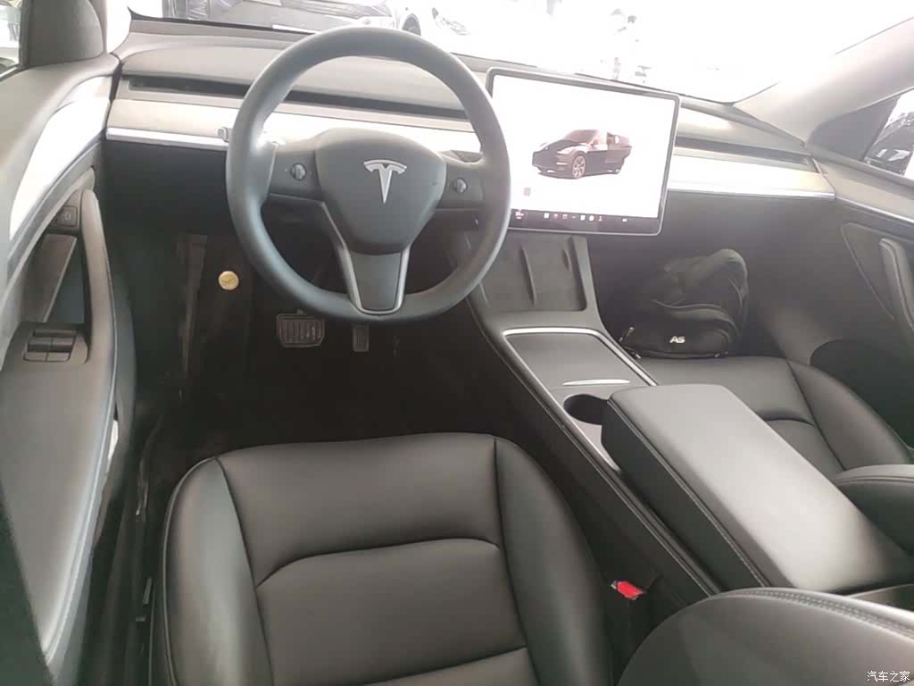 Tesla Model Y, 2024 6