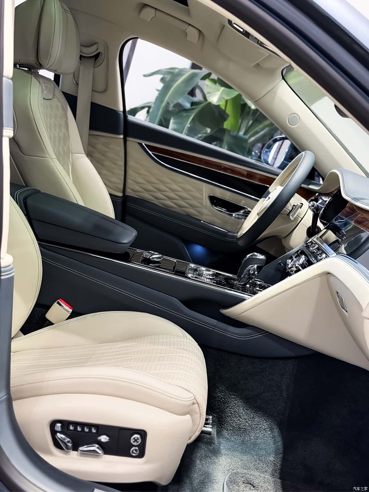 Bentley Flying Spur, 2020 15