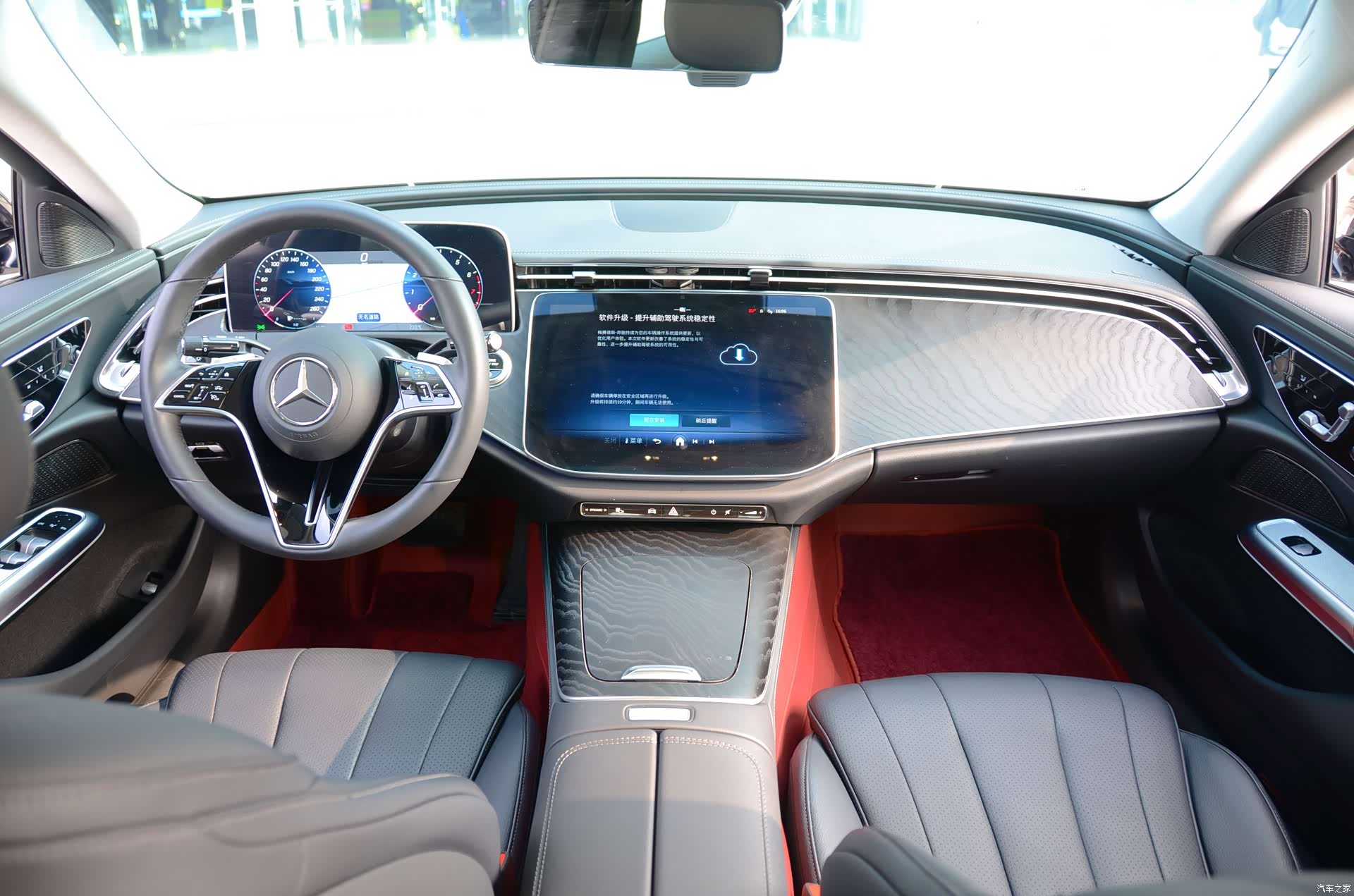 Mercedes-Benz E-Class, 2024 14