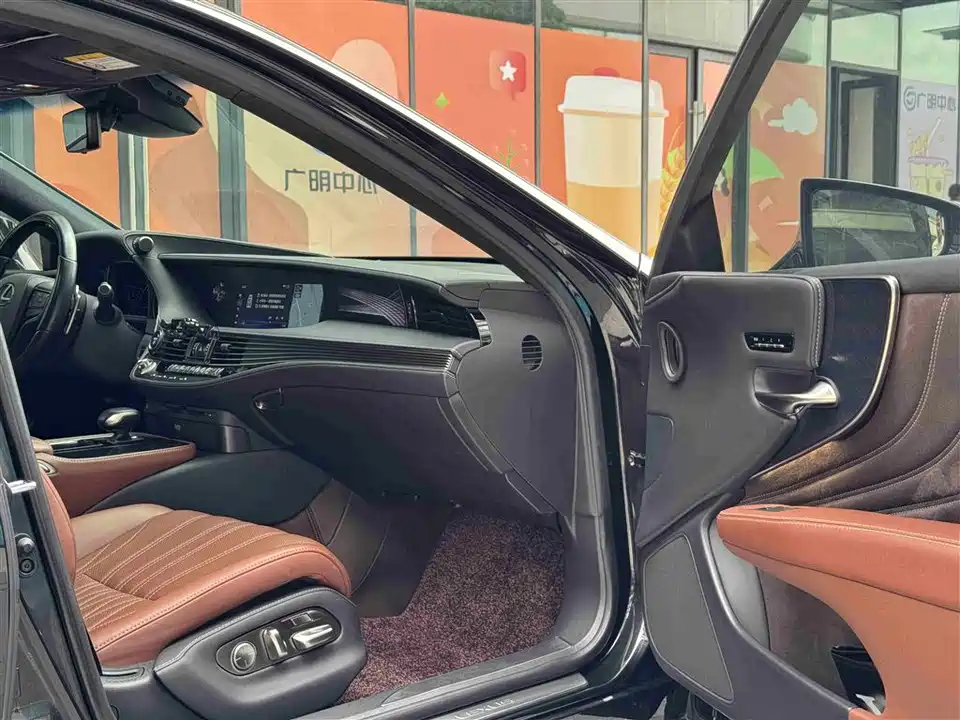 Lexus LS
