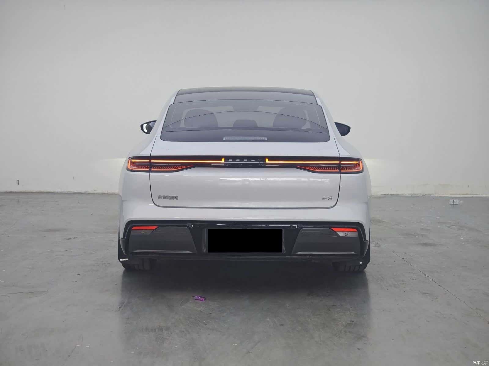 Geely E8, 2025 8