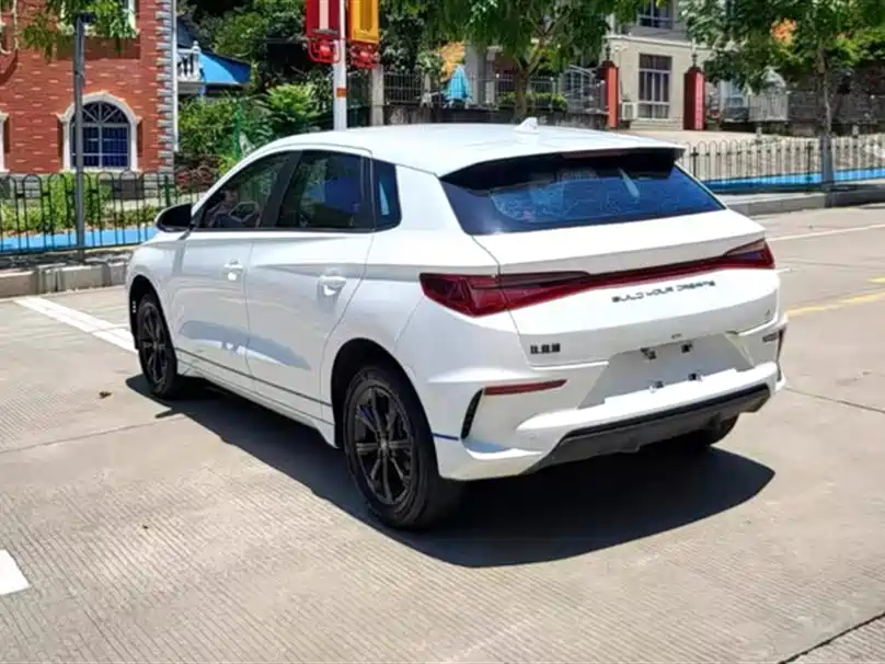 BYD e2