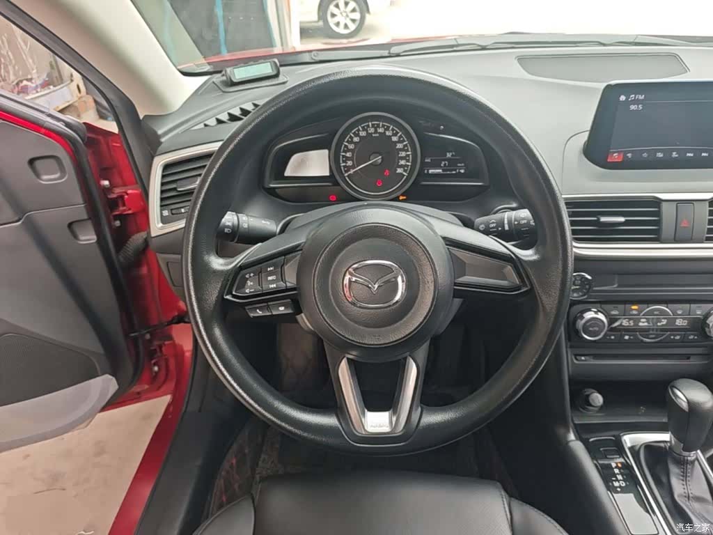 Mazda Mazda3, 2018 11
