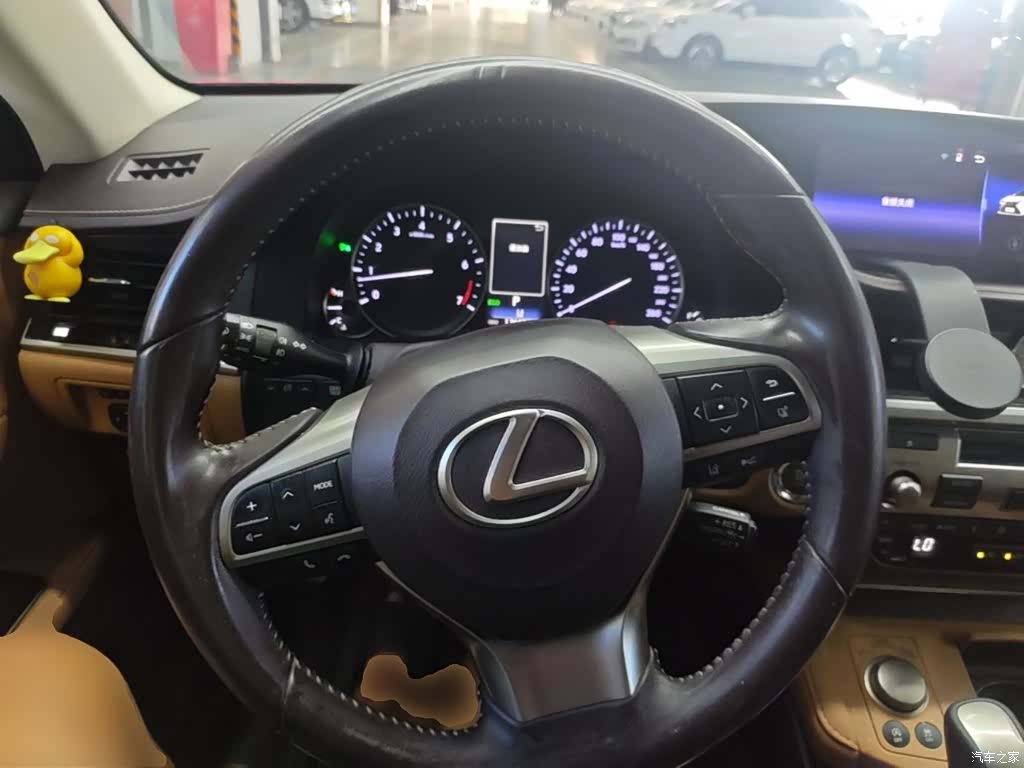 Lexus ES, 2017 11
